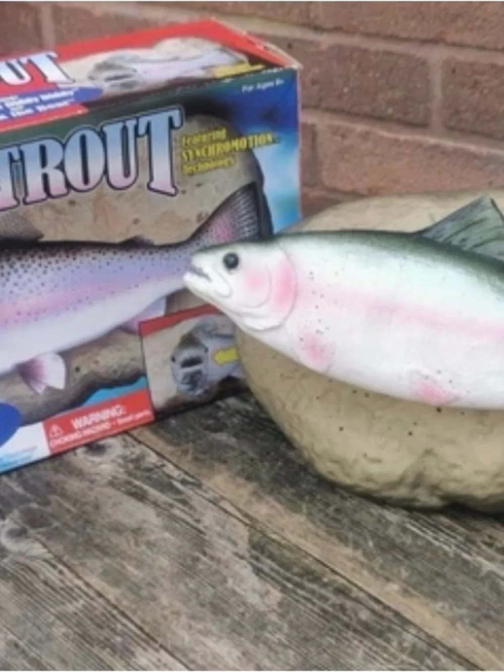 Travis singing Interactive Trout Toy - Pink and White - Picture 1 of 3